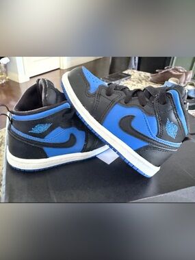 Jordan 1 Mid